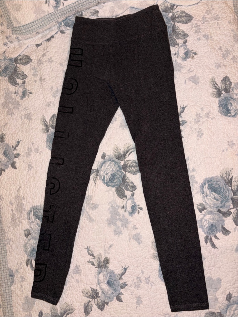 Women’s XS Hollister Charcoal Gray Leggings with Side Logo
